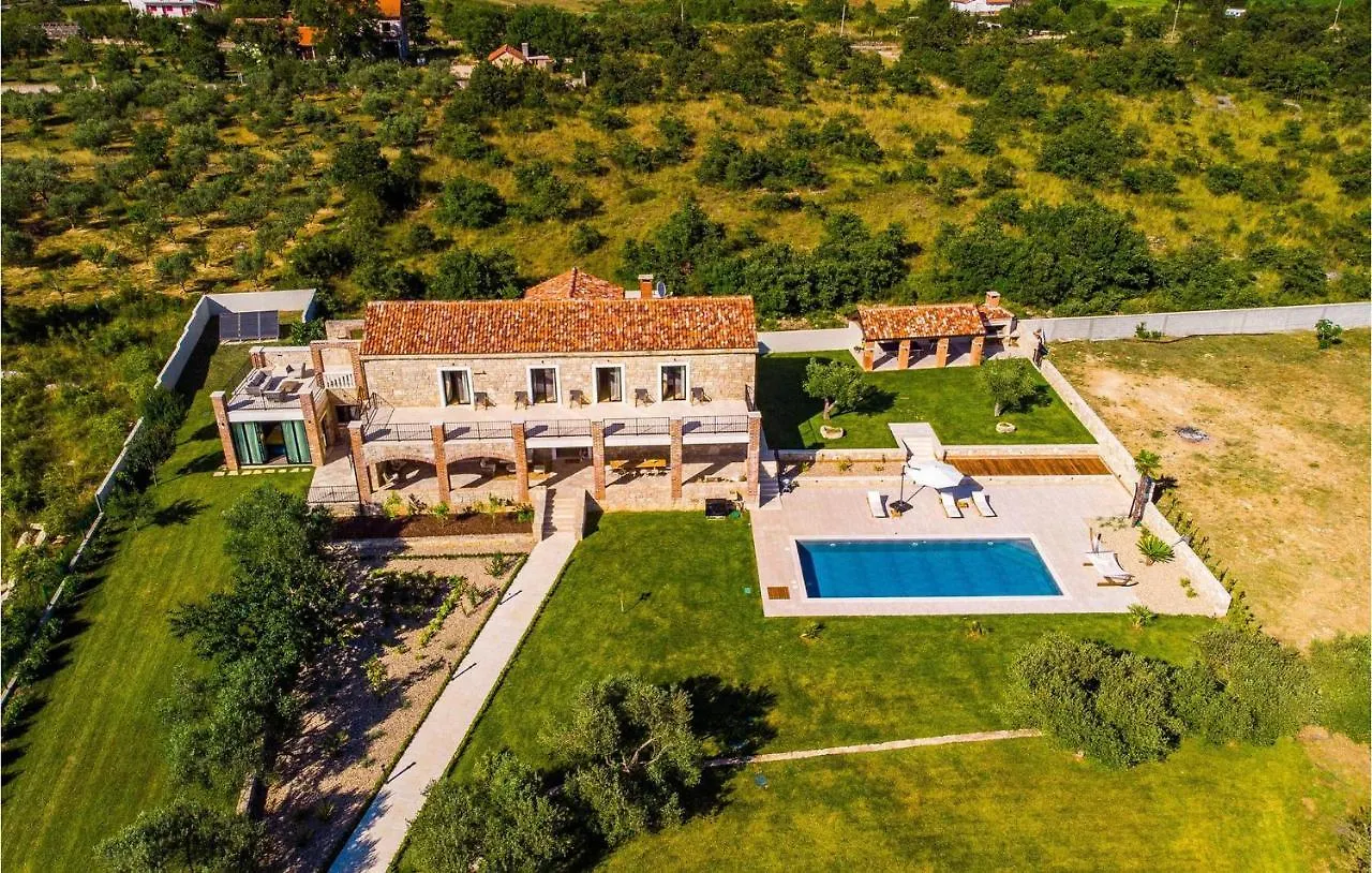 Villa Emilio Zadar 0*,  Croatia