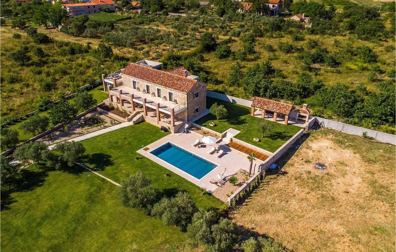 Villa Emilio Zadar 0*,